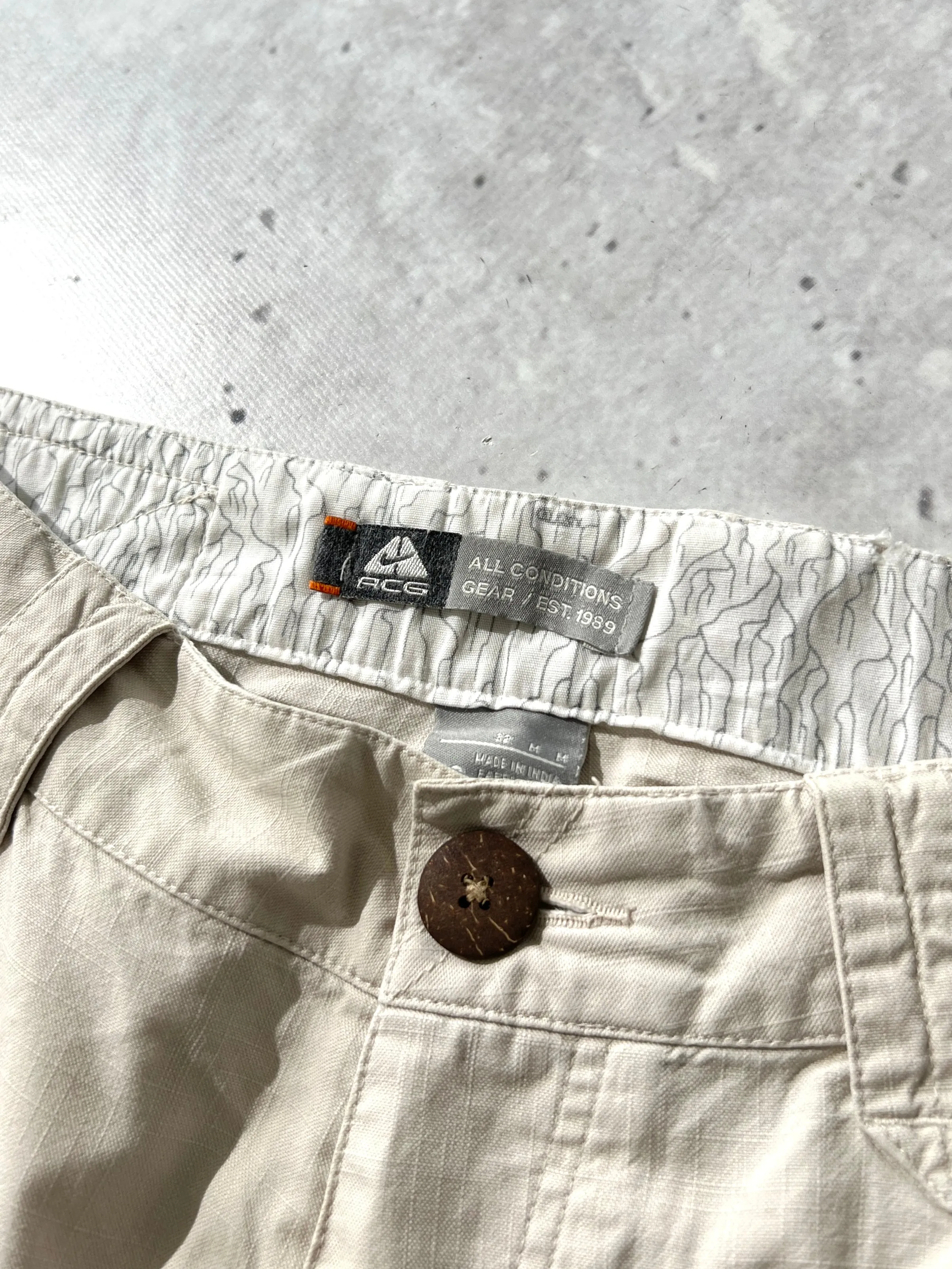 00's Nike ACG Heavyweight cargo pants (W32 x L32)