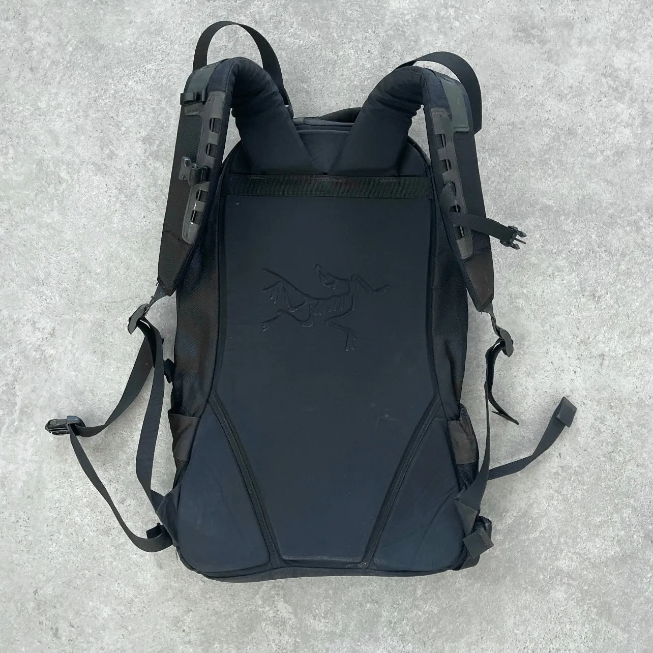 Arc’teryx Arro 22 backpack (20”x12”x8”)