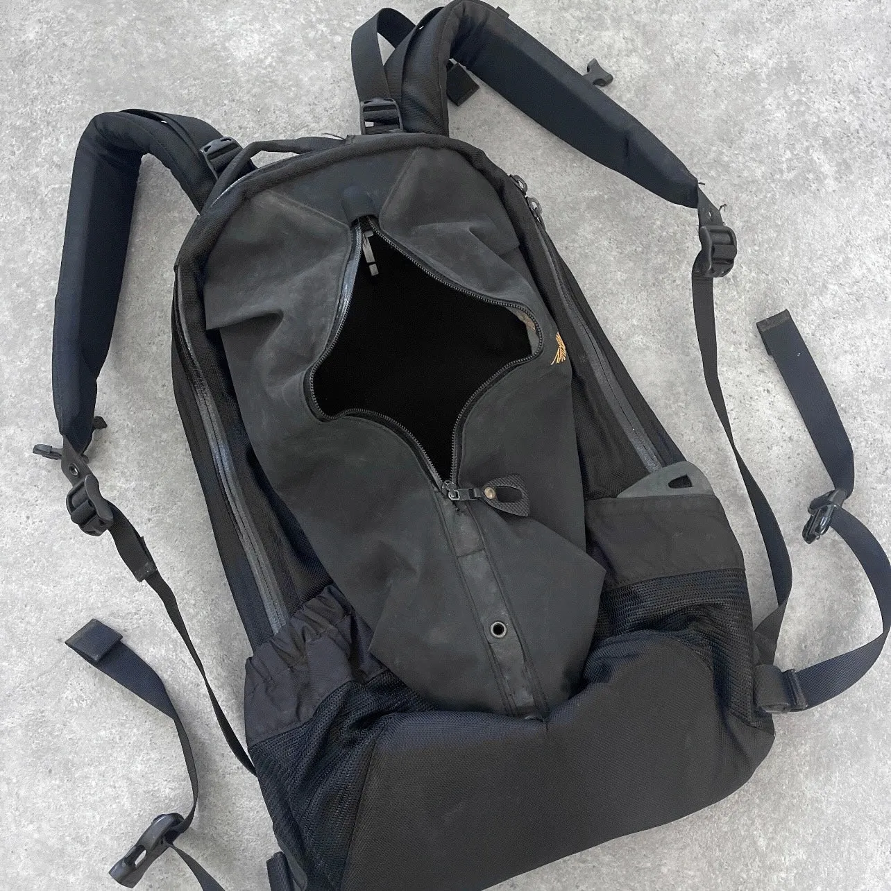 Arc’teryx Arro 22 backpack (20”x12”x8”)