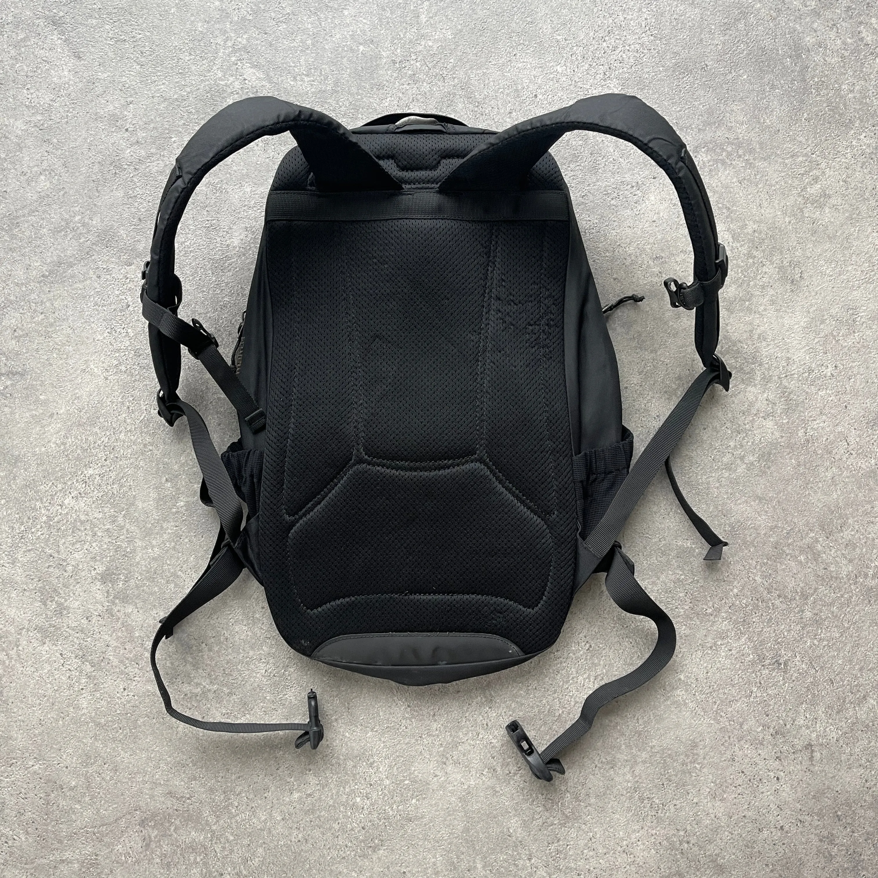 Arc’teryx Mantis 26 backpack (20”x12”x10”)