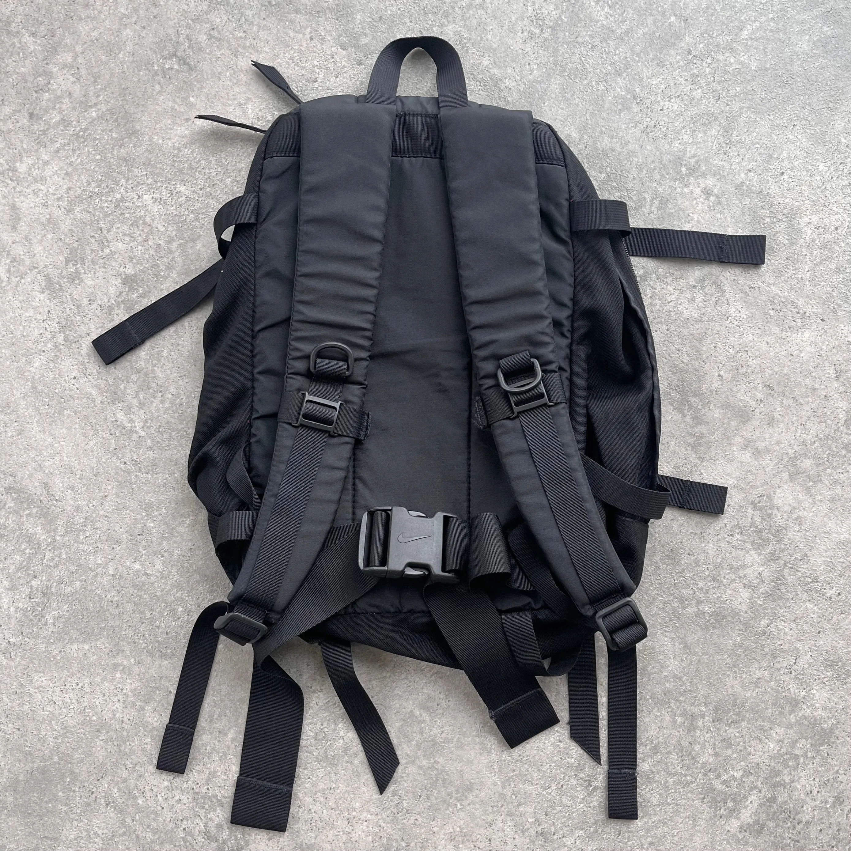 Nike ACG 1990s Karst 25L backpack (18”x12”x10”)