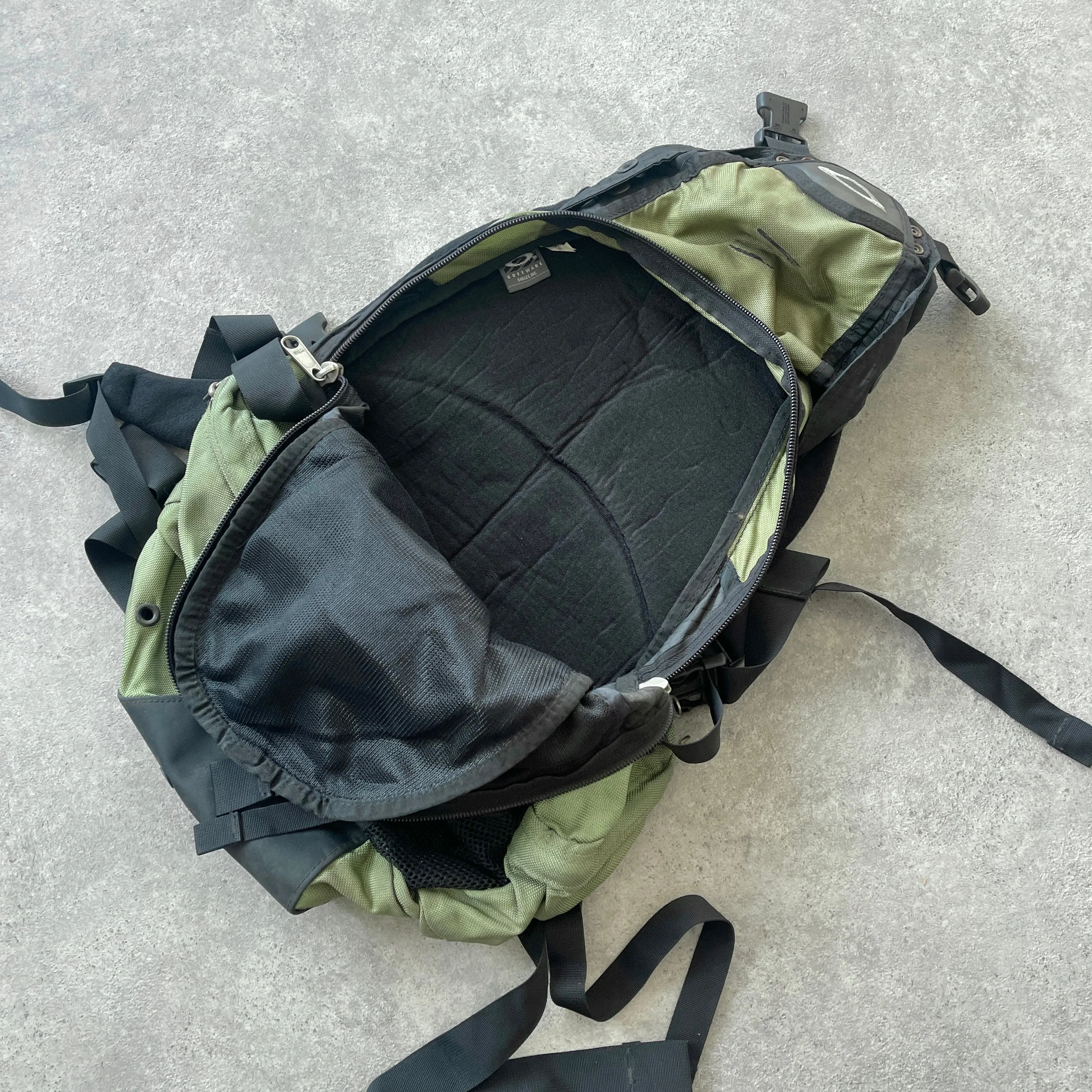 Oakley Software 2000s Icon technical utility backpack (22”x15”)