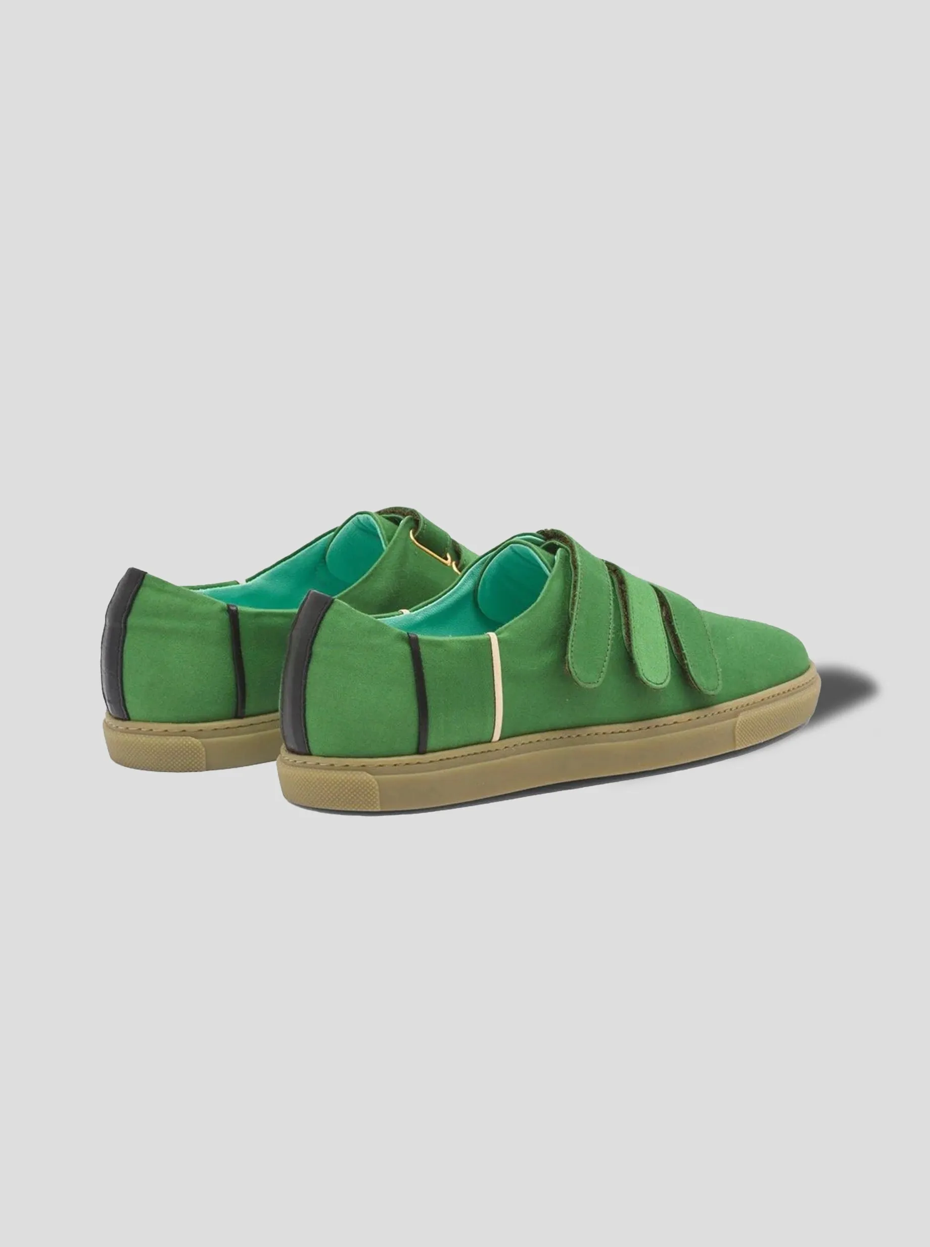 Sneakers in green canvas