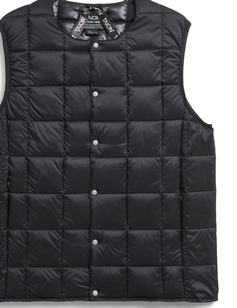 Taion Crew Neck Button Down Vest Black