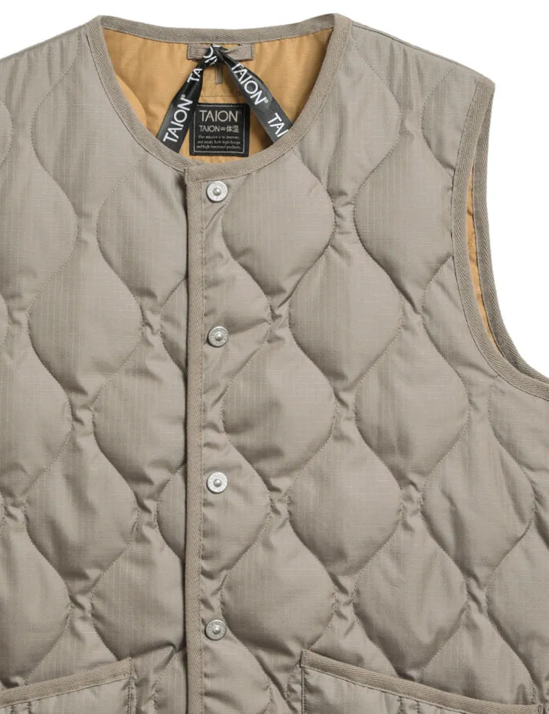 Taion Military Crew Neck Down Vest Light Mocha